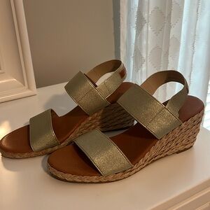 Tommy Bahama Gold Women’s Espadrille sandal size 8.5-Worn once